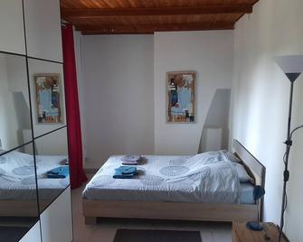 Appartement avec grand jardin et parking, Uzès - Uzès - Bedroom