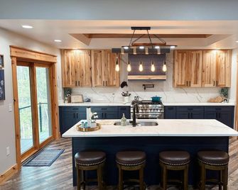 Luxury Laurel Lake Retreat-Private Home Near Holly Bay W Fishing Pond Ev Charger - London - Kuchyň