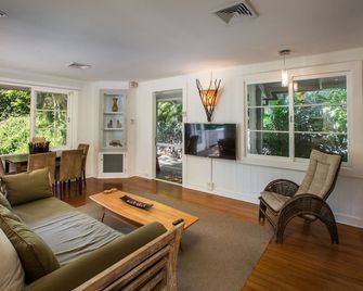 Call Diamond Head Hidden Paradise booking req. - Honolulu - Living room