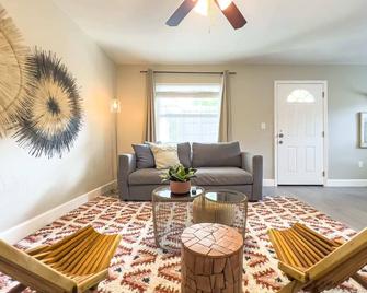 La Vie Boheme 2 - Charming Oasis w Parking - Coral Gables