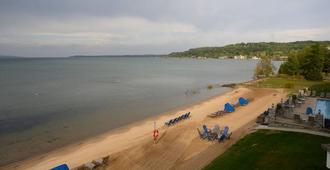 Pointes North Beachfront Hotel - Traverse City - Κτίριο