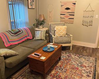 Charming single-bedroom apartment with AC, Very Fast WiFi in beautiful Houlton - Houlton - Sala de estar