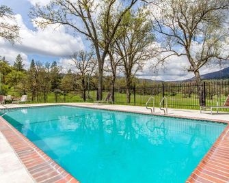 Sierra Sky Ranch - Oakhurst - Zwembad