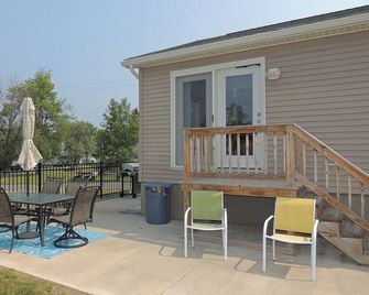 Cute 3BR/2BA home located in the Village of Clayton with dock rental available - Clayton - Patio