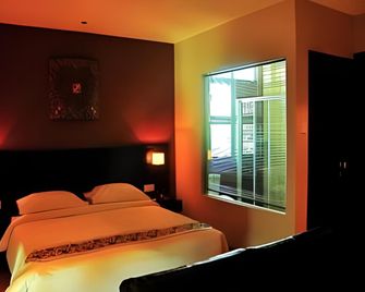 Tat Place Hotel - Kuala Belait - Bedroom