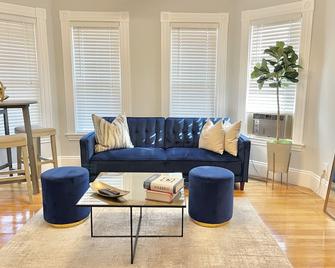 Brand New Designer 2brsmart Tvswdfree Parkingfree Fios Wifi Close To Boston - Marlborough - Living room