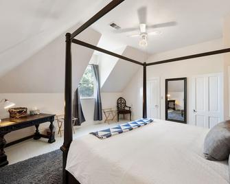 Historic Victorian Estate In The Heart Of Willamette Valley Wine Country - Dayton - Bedroom