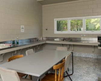 Waitangi Holiday Park - Paihia - Kitchen
