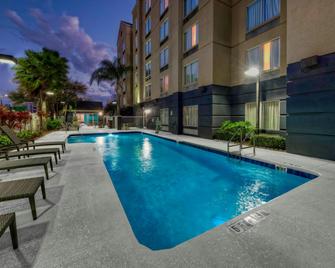 Fairfield Inn & Suites by Marriott Orlando Near Universal Orlando Resort - Orlando - Pool