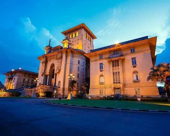 A Modern & Bright Suasana Suites in Johor Bahru - Johor Bahru - Building