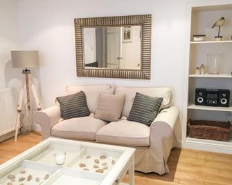 85 Seatown - Buckie - Living room
