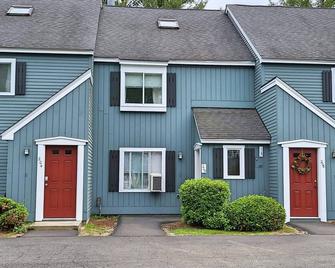 Close to shops/dining/town. TV, WiFi, AC, pet-friendly. A0205 by LRS - North Woodstock - Building