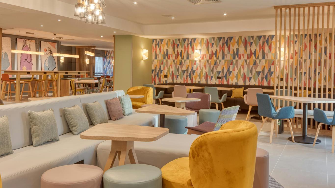 هامتون باي هيلتون كوربي/كيترينج