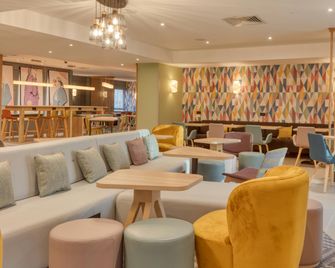 Hampton by Hilton Corby/Kettering - Corby - Salónek