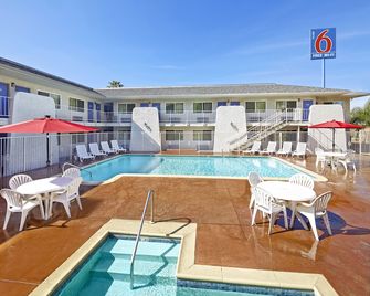 Motel 6 Redlands Ca - Redlands - Pool