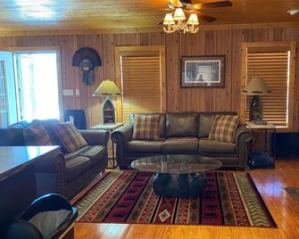 Rustic Cabin near Sardis Lake Boat Ramp - Batesville - Sala de estar