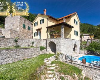 Villa Sirotnjak - Lovran - Edificio
