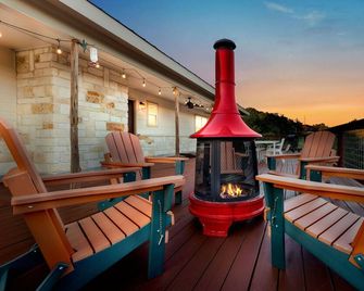 Getaway with great Views Hot tub & Game Room! - Canyon Lake - Balcón