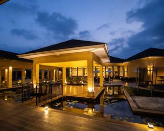 Tropical Retreat Luxury Resort and Spa - Igatpuri - Building