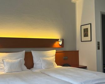 Historik Hotel Garni Christinenhof - Hameln - Schlafzimmer