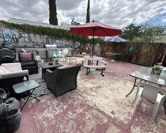Trail Rider's Inn - Tombstone - Patio