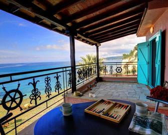 Beach House by the Aegean Sea - Skala Fourkas - Balcony