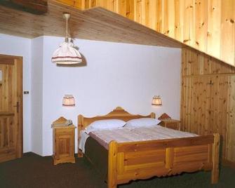 Hotel Pausa - Montan - Schlafzimmer