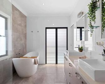 5bdr Ultimate Family Retreat Pool Toys Galore - Brisbane