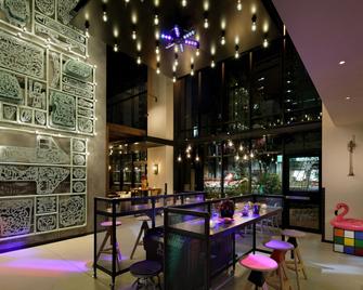 Moxy Osaka Umeda - Osaka - Bar
