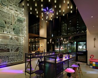 Moxy Osaka Umeda - אוסקה - בר