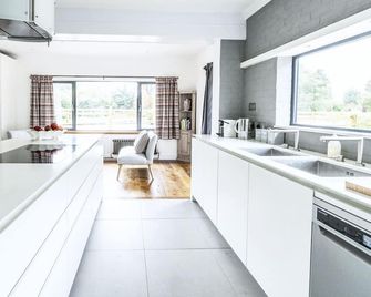 Bell Lodge - Chichester - Kitchen