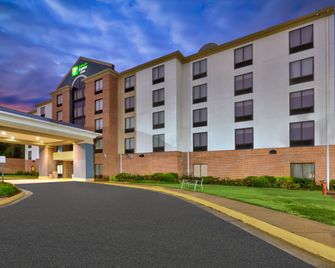 Holiday Inn Express & Suites Chesapeake By IHG - Chesapeake - Bygning