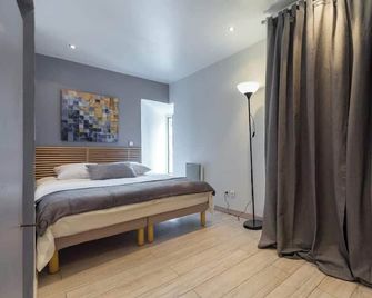 Historic Villefranche Penthouse, Steps to Beach - Villefranche-sur-Mer - Ložnice