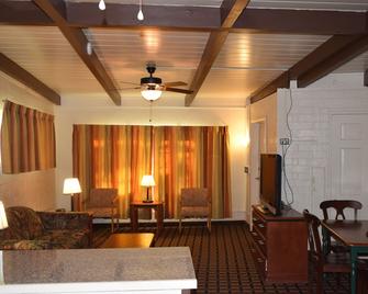 Stanlunds Inn And Suites - Borrego Springs - Living room