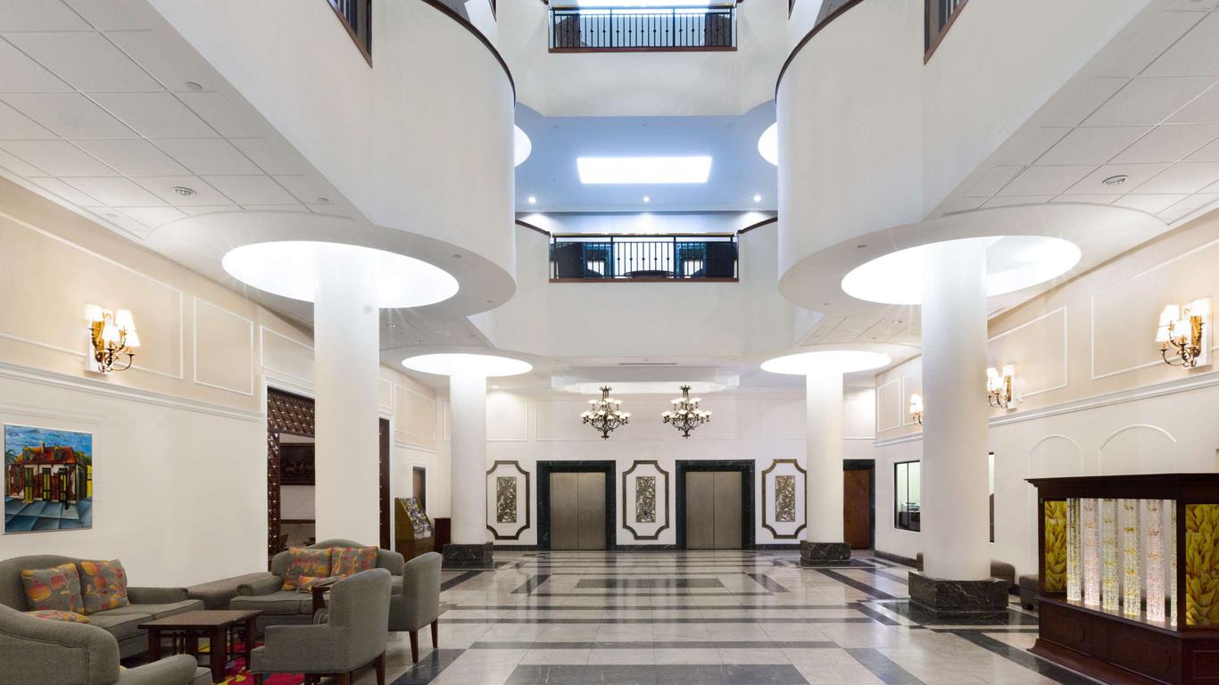 Wyndham Garden Hotel Baronne Plaza