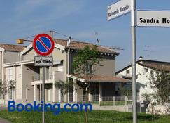 Nuovo Laghetto Del Frassino - Peschiera del Garda - Edifício