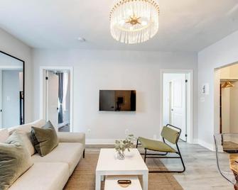 Elegant Living - Hotel Comfort, Home Feel - Peterborough - Living room