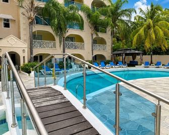 Sunbay Hotel - Бріджтаун - Басейн