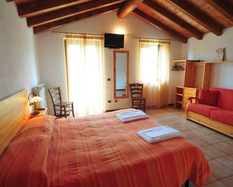 Agriturismo La Fonte Di Mariella - Gravedona - Habitación