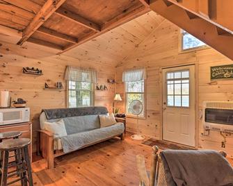 Pet-Friendly Ellsworth Cottage on Branch Lake - Ellsworth - Pokój dzienny