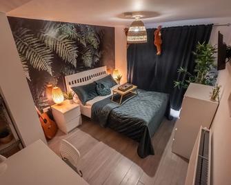 Forest Work & Relax Accommodation (Jungle Room) - Northampton - Bedroom