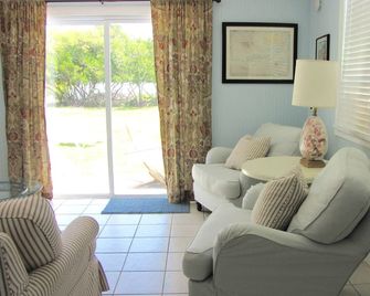Direct Oceanfront Cottage-Sunrise View- #2, - Little Torch Key - Huiskamer