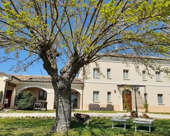 Villa Marietta Country House - Marche - Montemaggiore al Metauro - Edificio