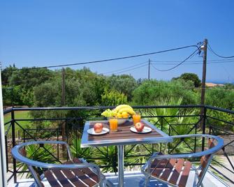 Iris Apartments - Minia - Balcone