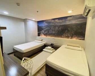 Sugbutel Family Hotel Cebu powered by Cocotel - Cebu City - Bedroom