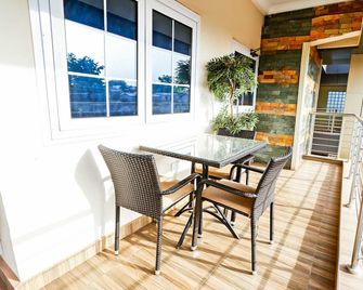 Jeyads Lodge - Tamale - Balcony