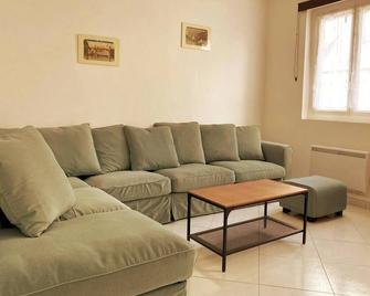 Large apartment in central Elbeuf - Elbeuf - Salon