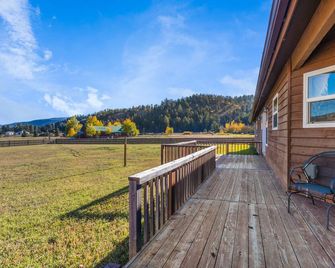 Mtn Retreat | Pet-Friendly | Large Fenced Yard | Ping-Pong - South Fork - Balcony