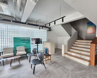 Q Space Sathorn - Narathiwas 18 - Bangkok