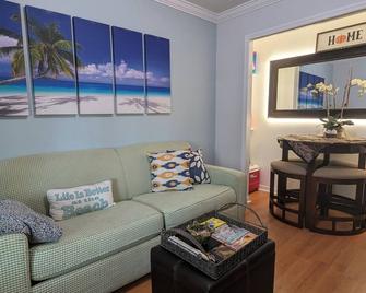 Nice and Cozy Apartment Private with Courtyard in Port St Lucie FL - Port St. Lucie - Living room